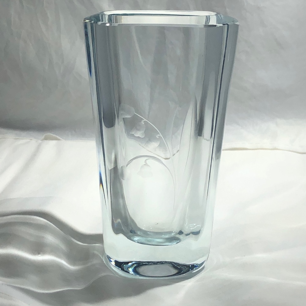 VINTAGE 1960s STROMBERGSHYTTAN OF SWEDEN ETCHED CRYSTAL VASE